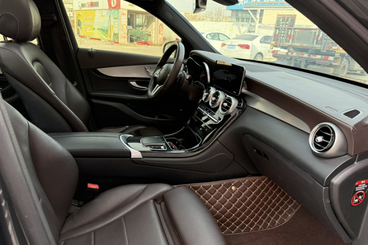 奔驰GLC 2020款 GLC 260 L 4MATIC 动感型中控内饰7006