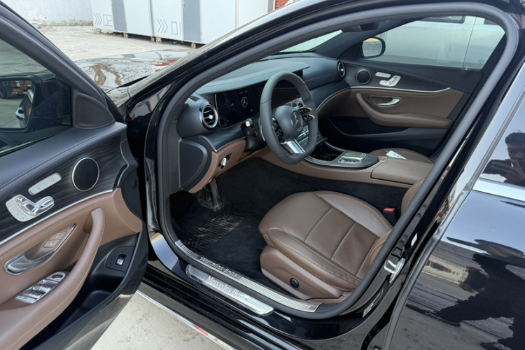 奔驰E级 2021款 E 300 L 运动时尚型局部细节19