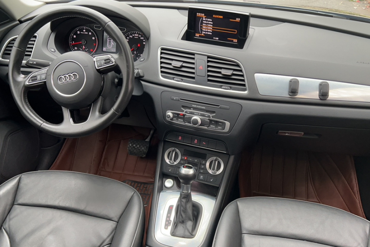 奥迪Q3 2016款 35 TFSI 典藏版 舒享型中控内饰7007