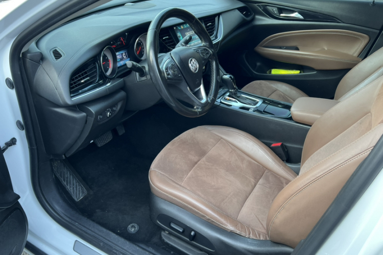 别克 君威 2019款 20T 精英型 国VI中控内饰7004