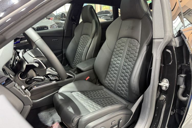 奥迪RS 5 2023款  RS 5 2.9T Sportback 暗金版中控内饰7006