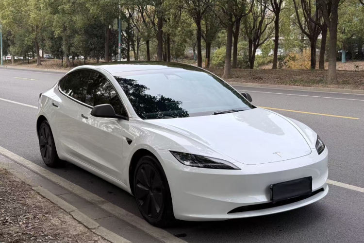 特斯拉 Model 3 2023款 长续航全轮驱动版车身外观6006