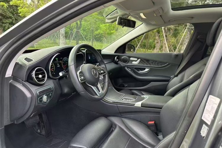 奔驰C级 2019款 改款 C 260 L 运动版中控内饰7001