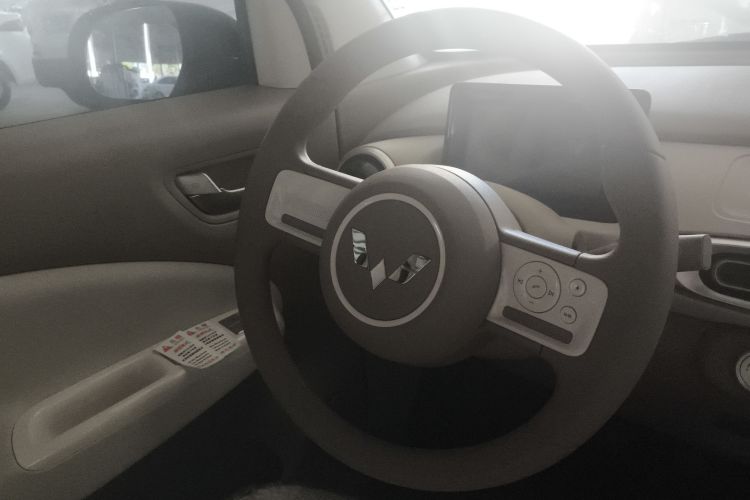 五菱汽车 宏光MINIEV 2025款 四门版 进阶款中控内饰7003