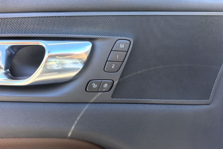 沃尔沃XC60 2019款 T5 四驱智逸版 国VI中控内饰7010