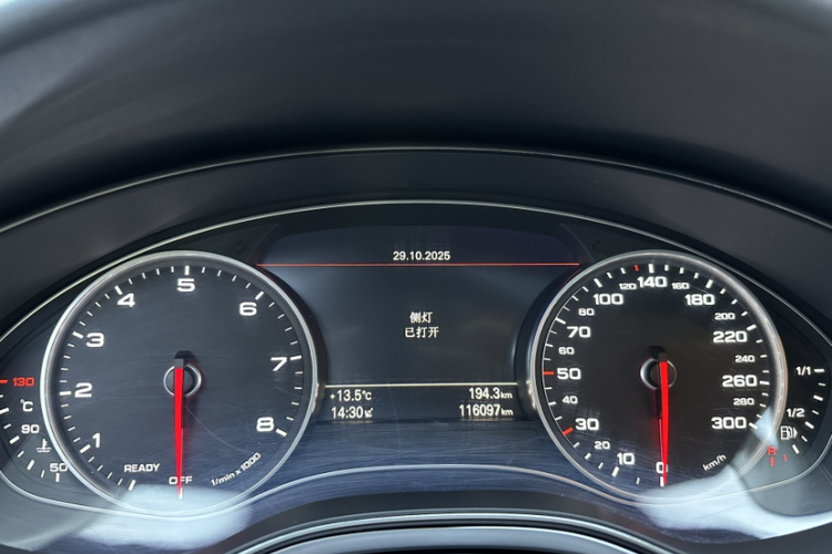 奥迪A6L 2018款 30周年年型 35 TFSI 时尚型中控内饰15