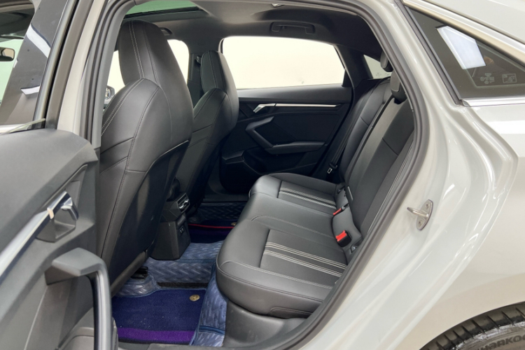 奥迪A3 2022款 A3L Limousine 35 TFSI 时尚运动型中控内饰7009