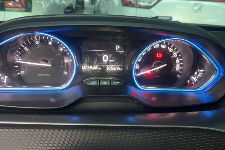 标致2008 2018款 230THP 自动豪华版中控内饰15