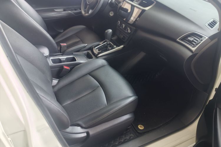 日产 轩逸 2021款 经典 1.6XL CVT豪华版中控内饰7005