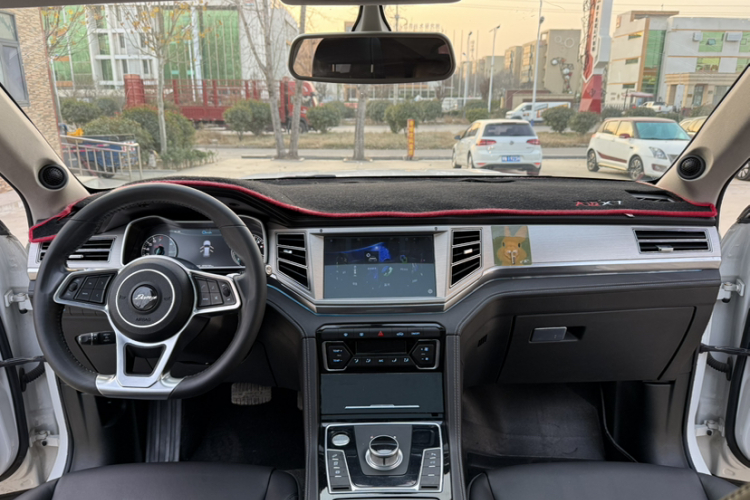 众泰 大迈X7 2018款 2.0T 自动尊贵型中控内饰7003