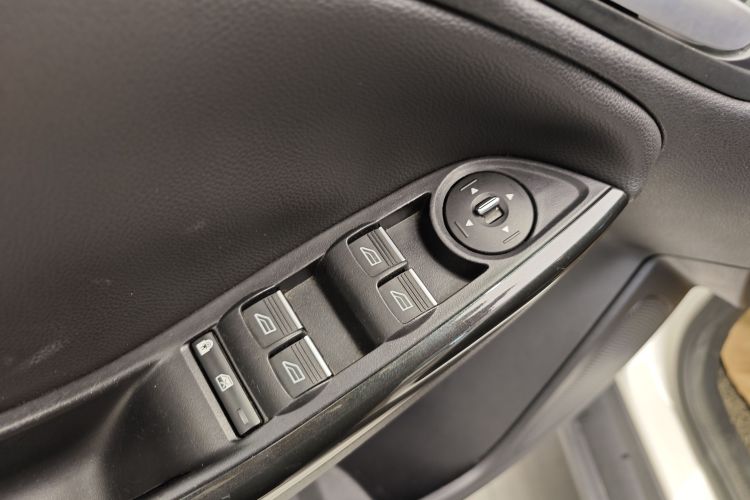 福特 福克斯 2017款 三厢 1.6L 自动风尚型智行版中控内饰7012