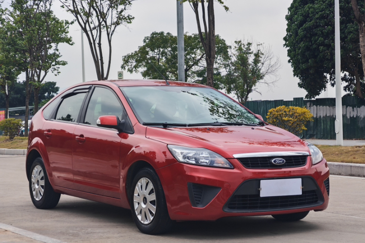福特 福克斯 2012款 两厢经典 1.8L 自动基本型车身外观6001