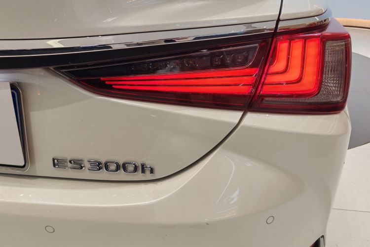 雷克萨斯ES 2020款 300h 臻享版局部细节9003