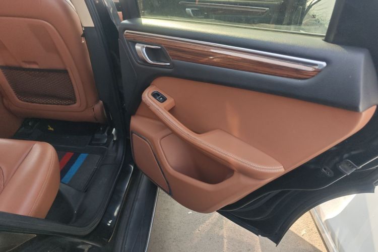 众泰SR9 2017款 2.0T 自动极致之心版中控内饰7008