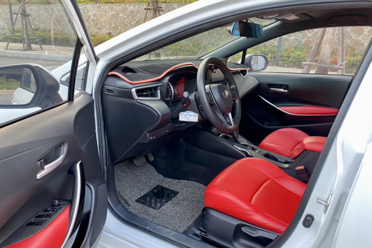 丰田 雷凌 2022款 双擎 1.8H E-CVT领先版局部细节19