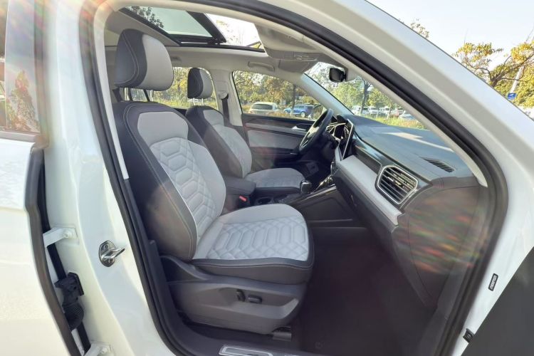 大众 探岳 2023款 330TSI 两驱豪华Plus进阶版中控内饰7012