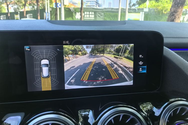 奔驰GLA 2023款 GLA 220中控内饰7011