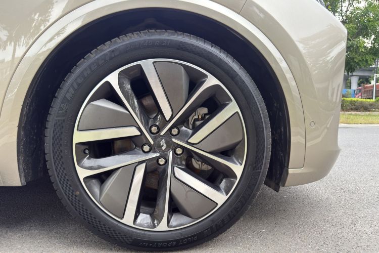 理想汽车 理想L9 2024款 Ultra车身外观6009