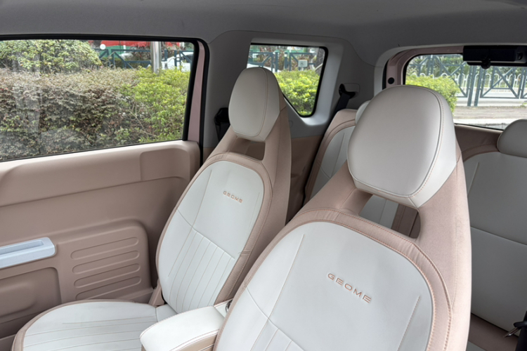 吉利银河 2023款 熊猫mini 200km 耐力熊中控内饰7008