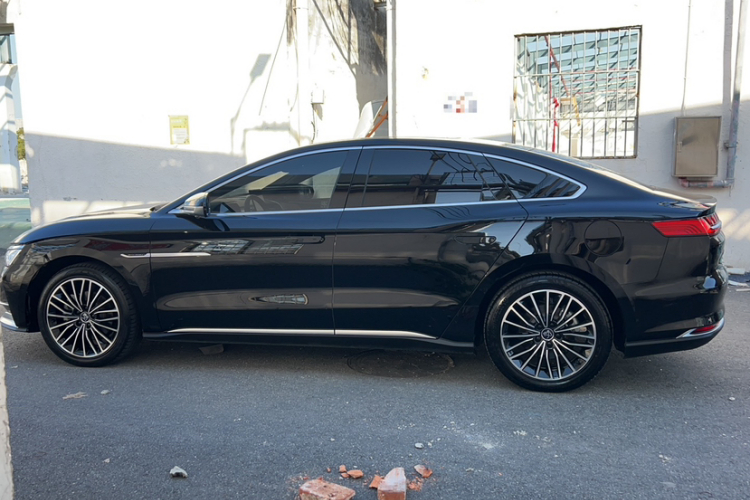 比亚迪 汉 2020款 DM 四驱性能版尊贵型车身外观6004