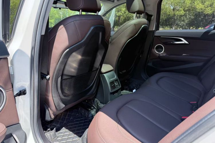 宝马1系 2019款 120i M运动套装中控内饰7007