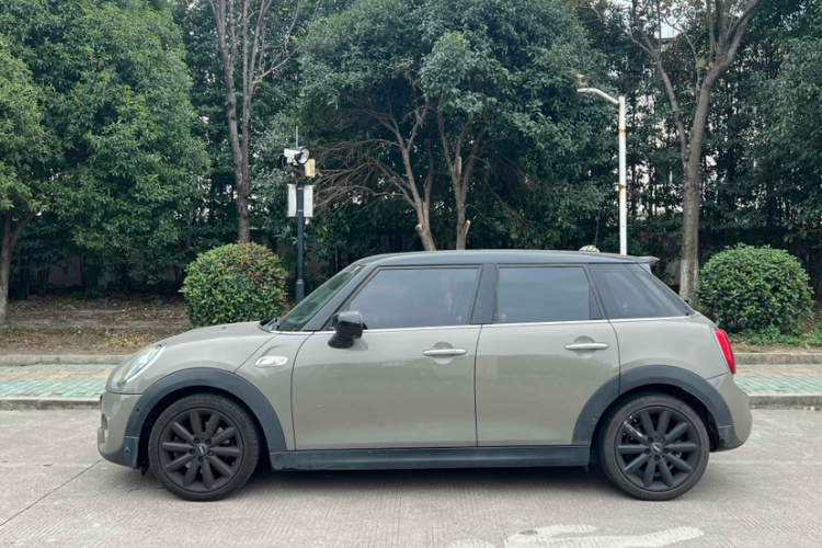 MINI 2019款 2.0T COOPER S 经典派 五门版车身外观6003