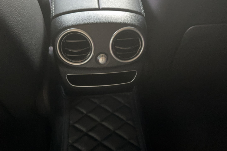 奔驰C级 2019款 改款 C 260 L 运动版中控内饰7011