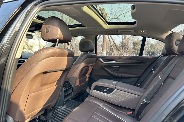 宝马5系新能源 2020款 里程升级版 530Le 豪华套装中控内饰7003