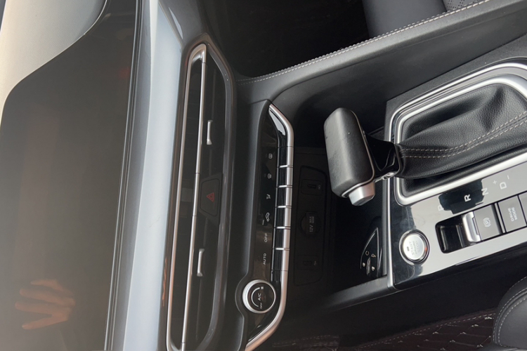 长安 逸动 2020款 PLUS 蓝鲸NE 1.4T GDI DCT尊贵型局部细节16