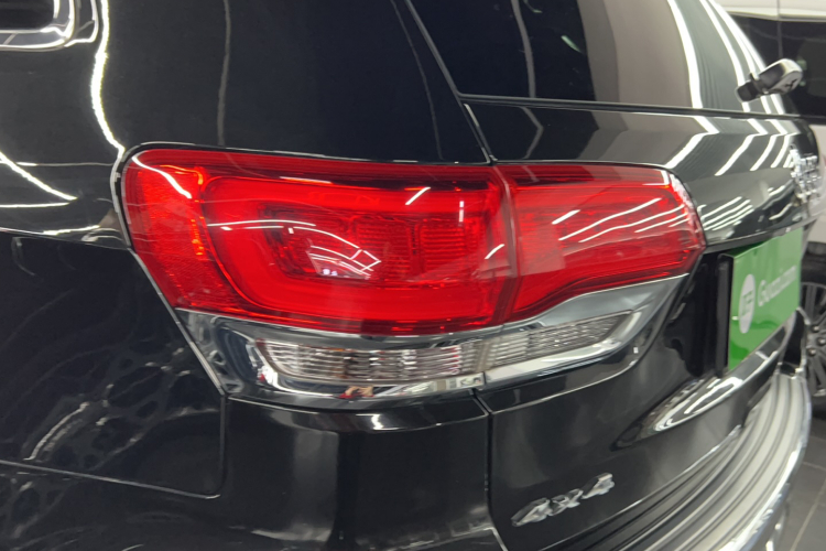 Jeep 大切诺基(进口) 2015款 3.6L 豪华导航版车身外观6008