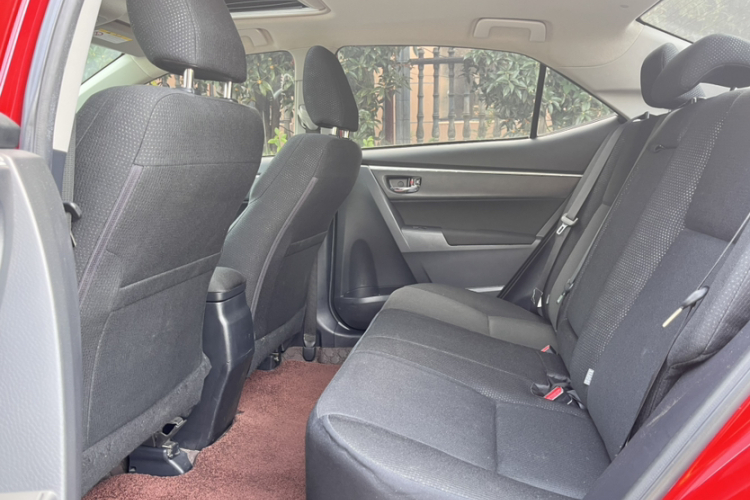 丰田 雷凌 2017款 改款 185T CVT精英版 国V中控内饰7003