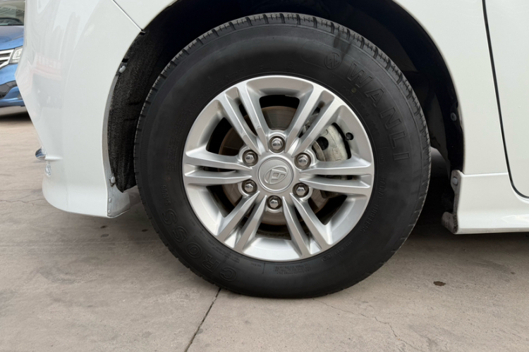 上汽大通MAXUS 大通G10 2021款 2.0T 手动精英版 柴油 7座车身外观6006