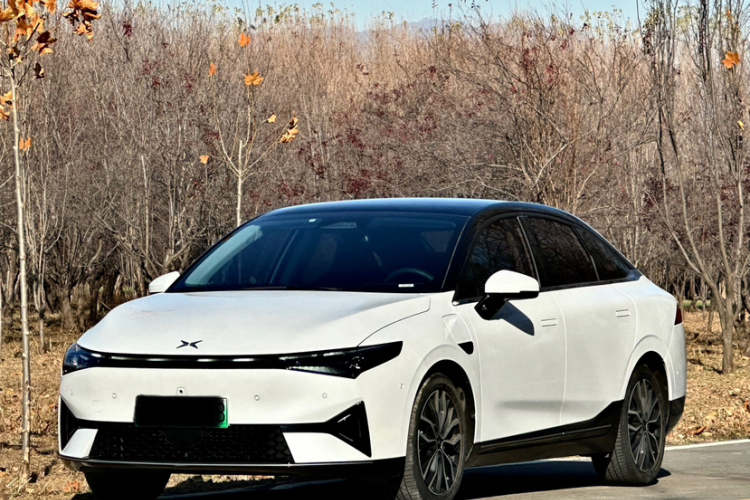 小鹏P5 2022款 550E车身外观1