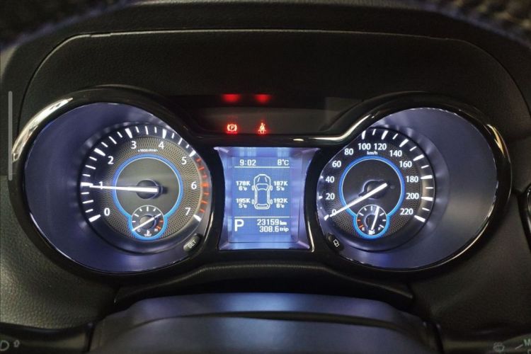 江铃 驭胜S350 2016款 2.0T 自动两驱汽油超豪华版7座中控内饰15