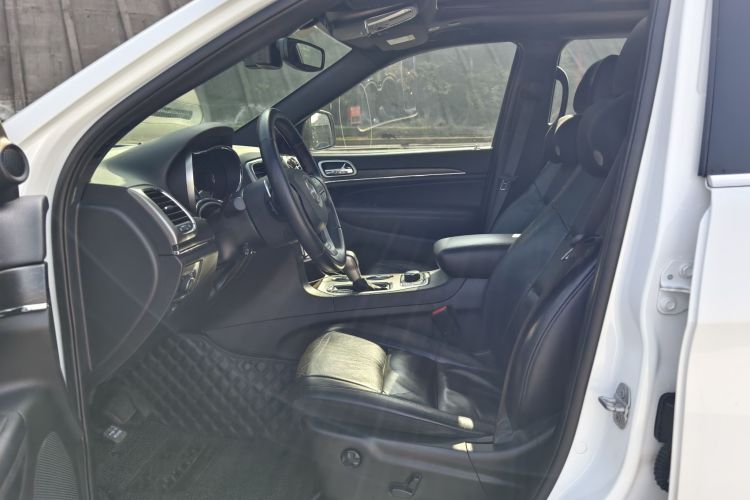 Jeep 大切诺基(进口) 2017款 3.0L 舒享导航版局部细节19