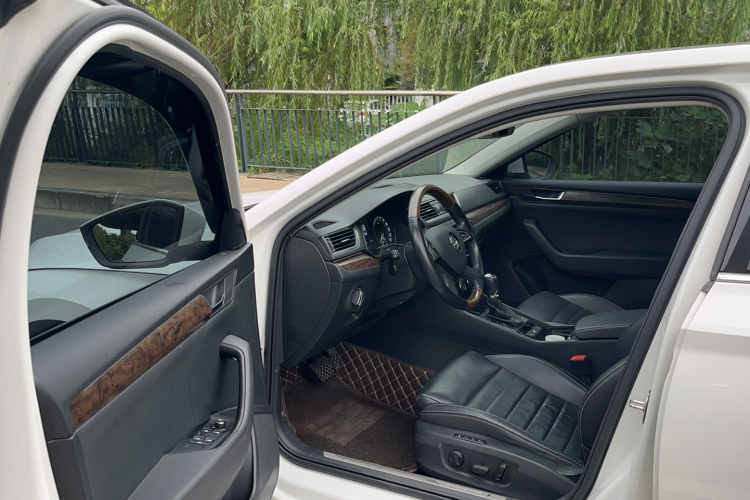 斯柯达 速派 2016款 TSI380 DSG尊行版中控内饰7001