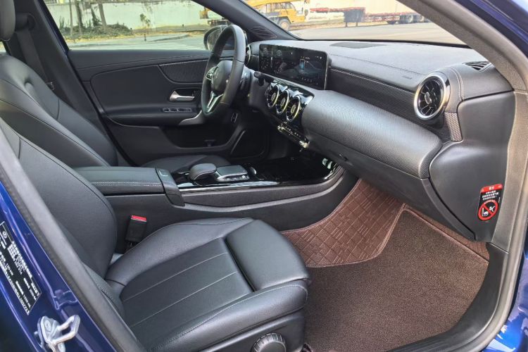 奔驰A级 2020款 改款 A 200 L 运动轿车动感型中控内饰7004