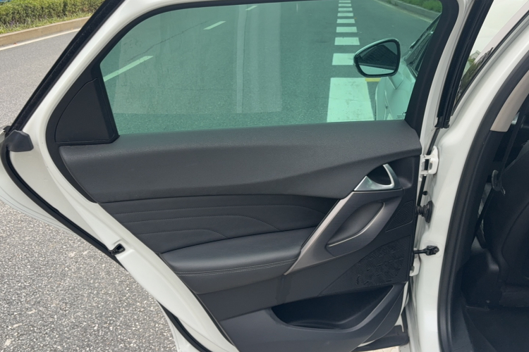 DS 5 2013款 1.6T 雅致版THP160中控内饰7004