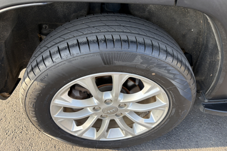 Jeep 自由光 2019款 2.0T 两驱智享版 国V车身外观6009