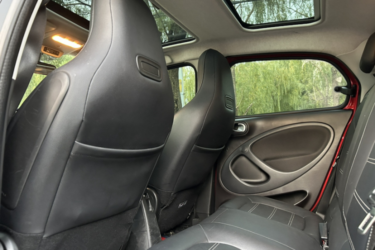 smart forfour 2016款 0.9T 66千瓦先锋版中控内饰7006