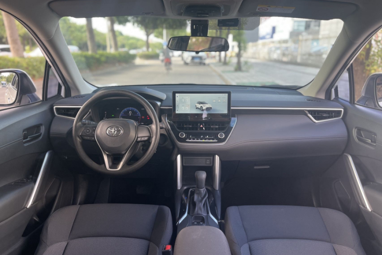 丰田 锋兰达 2023款 2.0L CVT精英版中控内饰7004