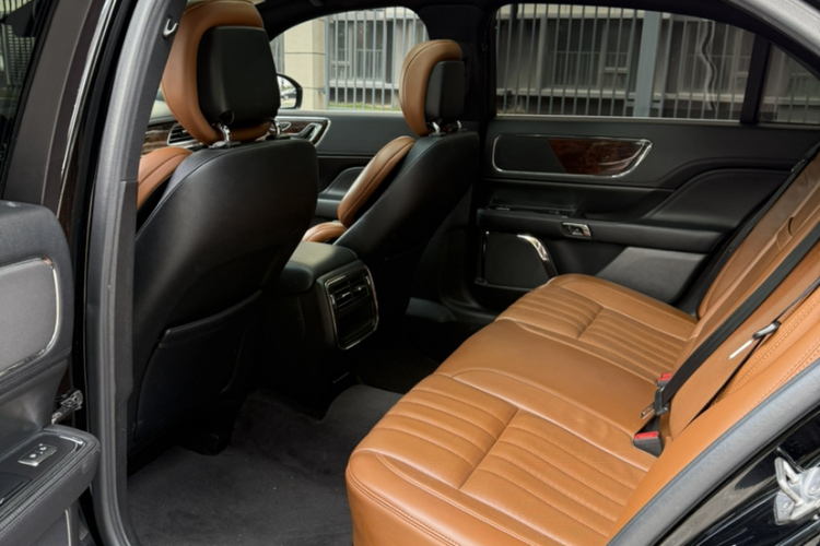 林肯大陆 2018款 2.0T 两驱尊享版中控内饰7006