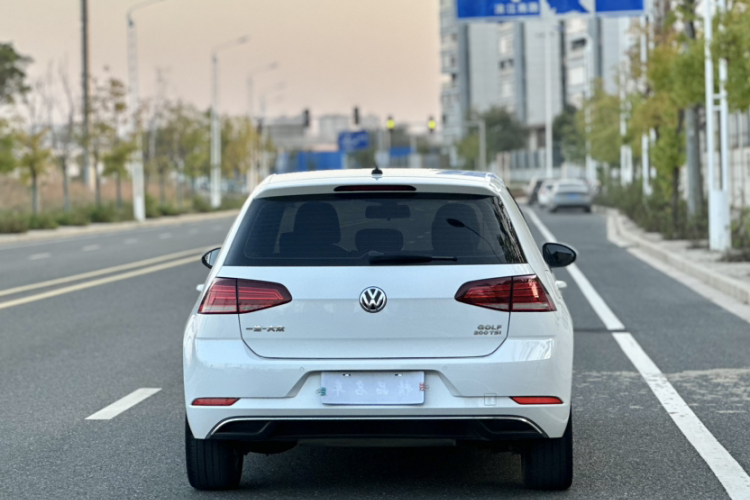 大众 高尔夫 2020款 200TSI DSG舒适进取版车身外观6004