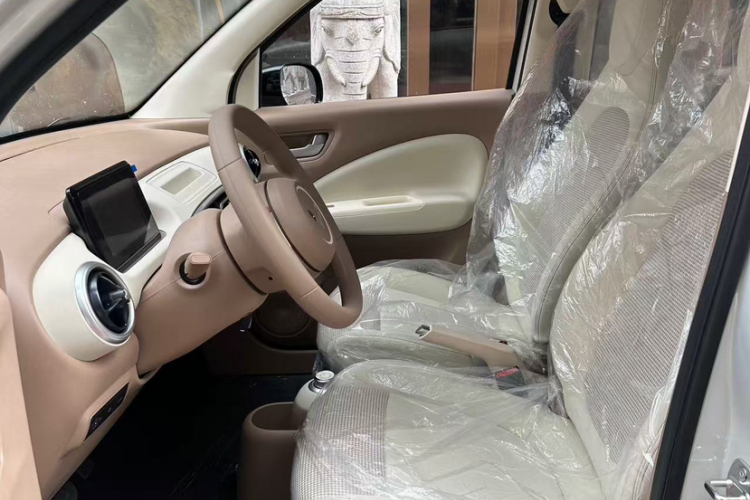 五菱汽车 宏光MINIEV 2025款 四门版 进阶款中控内饰7004