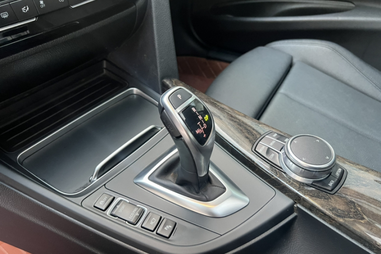 宝马3系 2018款 320Li M运动曜夜版局部细节18