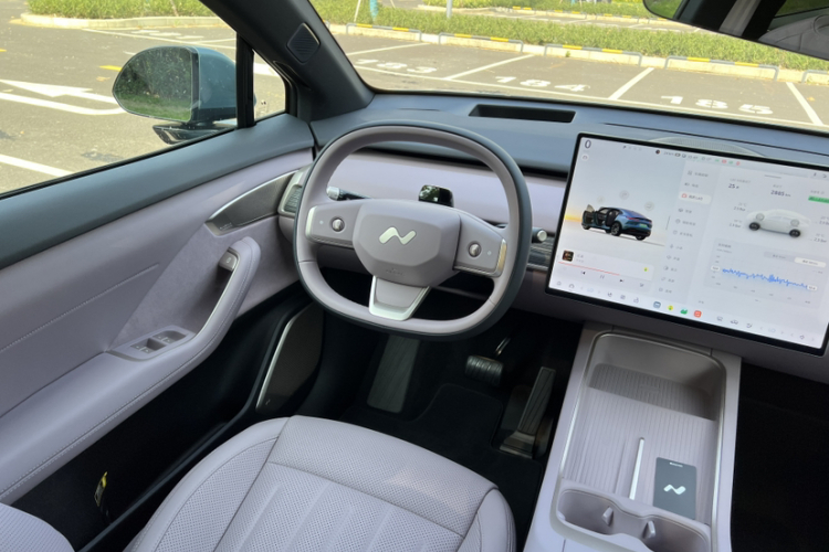 乐道L60 2024款 60kWh 后驱版中控内饰7001