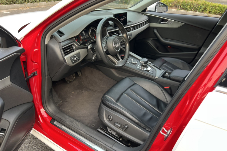 奥迪A4L 2017款 Plus 40 TFSI 进取型中控内饰7004