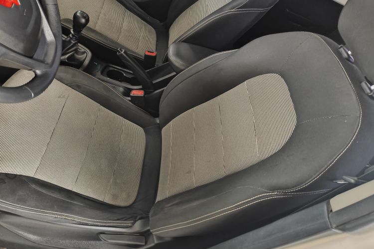 五菱汽车 五菱宏光 2021款 1.5L改款 S基本型 电动助力LAR中控内饰7006