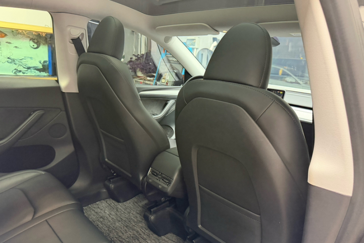 特斯拉 Model Y 2024款 后轮驱动版中控内饰7010