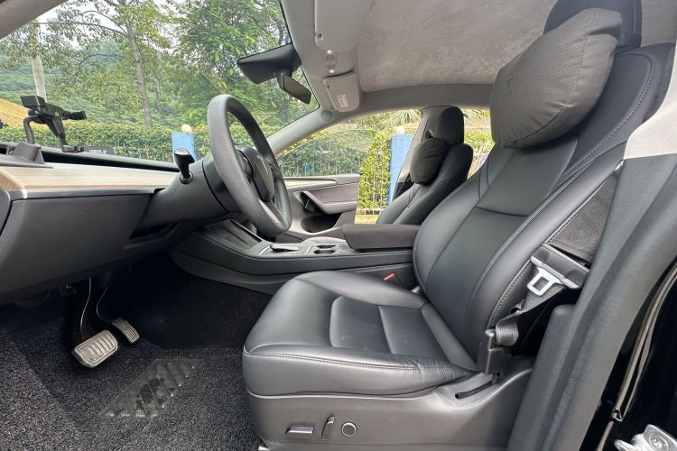 特斯拉 Model Y 2021款 标准续航后驱版中控内饰7004